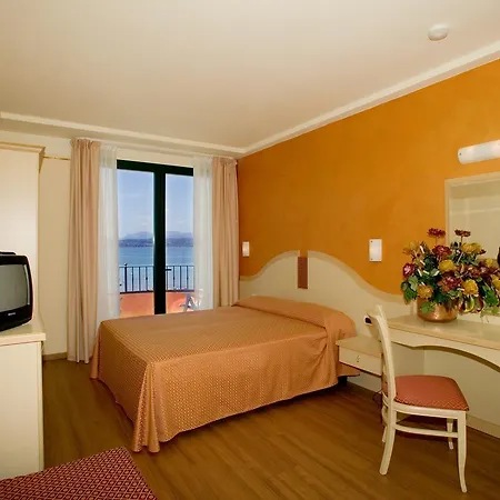 Hotel La Rondine Sirmione Exterior photo